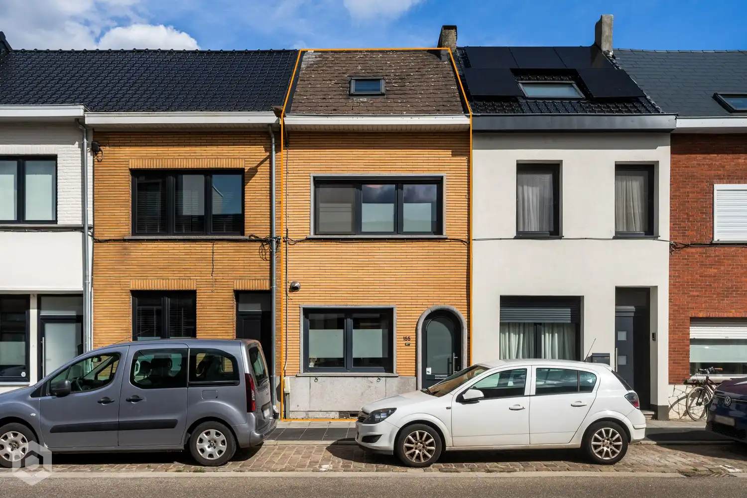 Instapklaar woning met 3 slaapkamers nabij centrum Mechelen foto {{pictureIndex}}