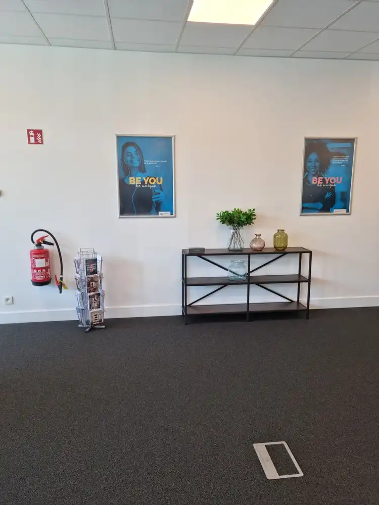 Instapklaar commercieel gelijkvloers (233 m²) met 3 parkeerplaatsen te huur in Aalter foto 9