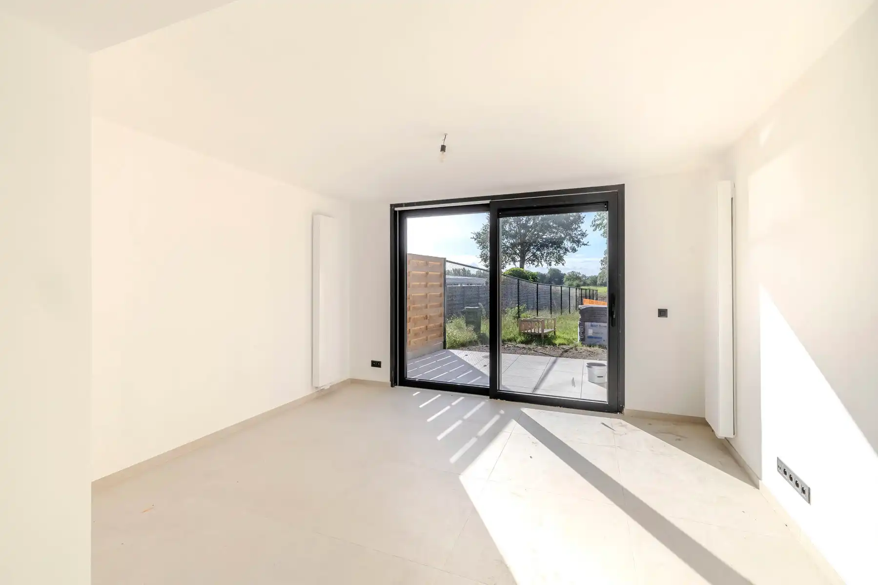 Gerenoveerde woning met 3 slpks, tuin en garage foto 9