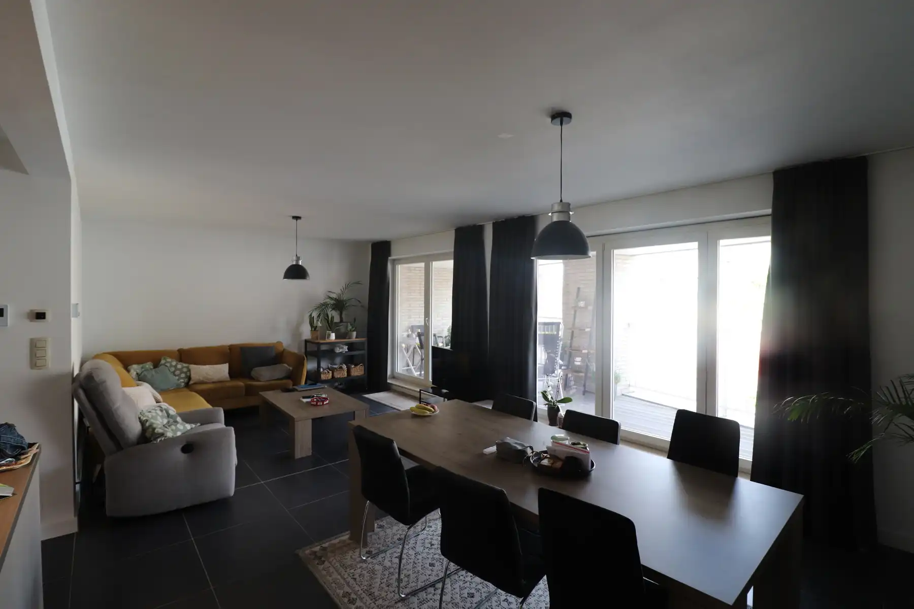 Een recent appartement met 2 slaapkamers, terras en autostaanplaats. foto 5