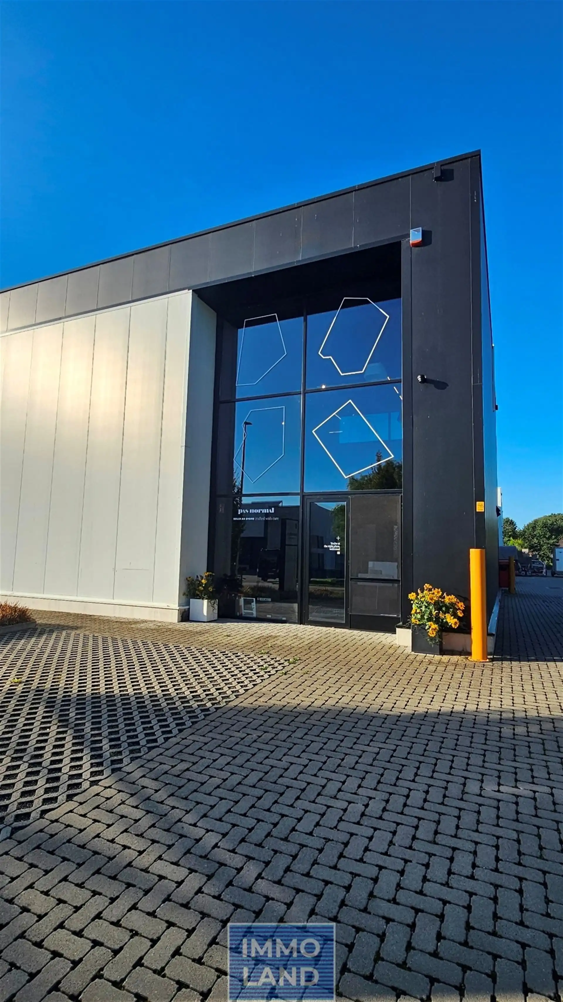 Knap en modern ingericht industriegebouw met een bijzonder karakter, gelegen net buiten het centrum van Diepenbeek en met een vlotte verbinding naar de E313, Genk en Kortessem. foto 28