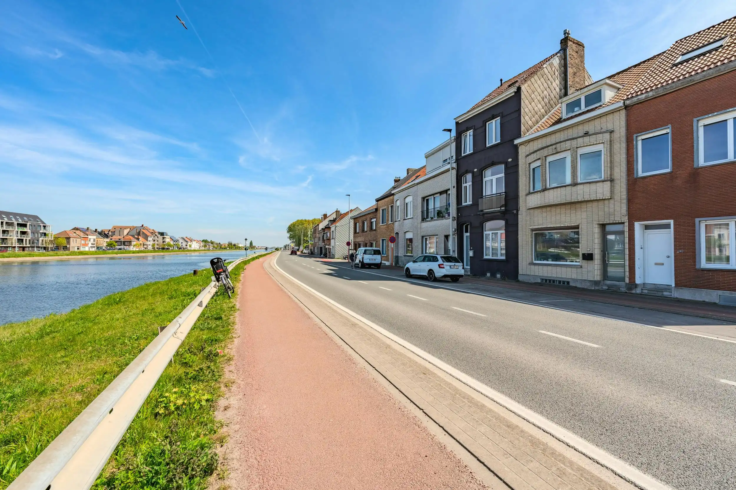 Lichtrijke woning met zonnig terras te Oostende foto {{pictureIndex}}
