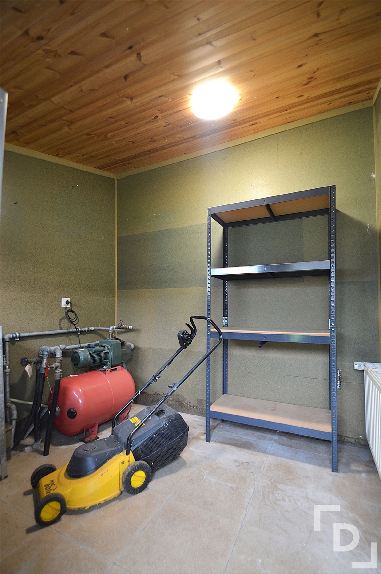 "Gerenoveerde stadswoning in het centrum van Poperinge" foto 25