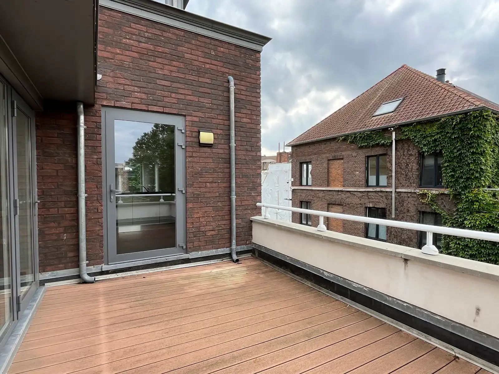 Recente duplex met 1 slaapkamer en bureau foto 2