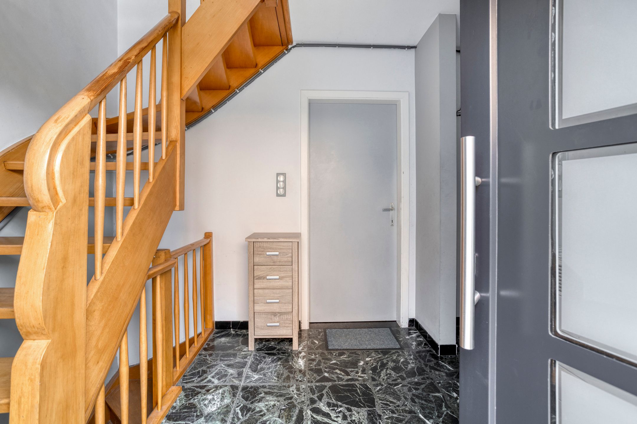 Halfopen bebouwing op uitstekende locatie foto 3