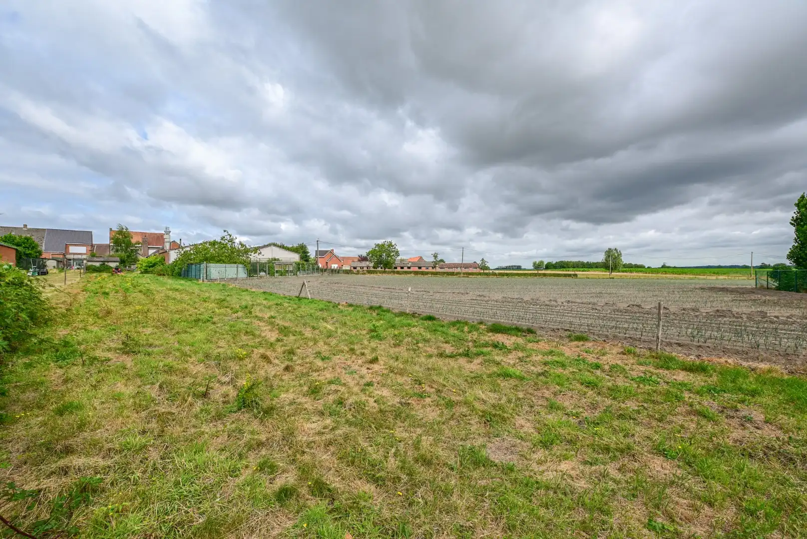 Bouwgrond met af te breken woning op 1100m2 te Zwevezele foto 4