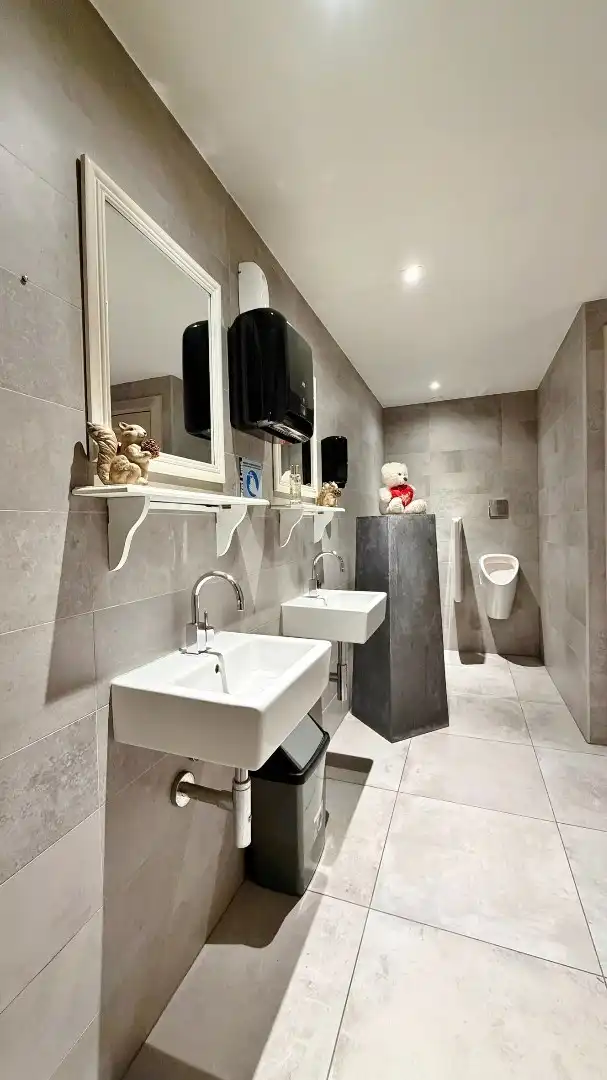 Unieke kans: Instapklaar restaurant met woonst in hartje Watou foto 10