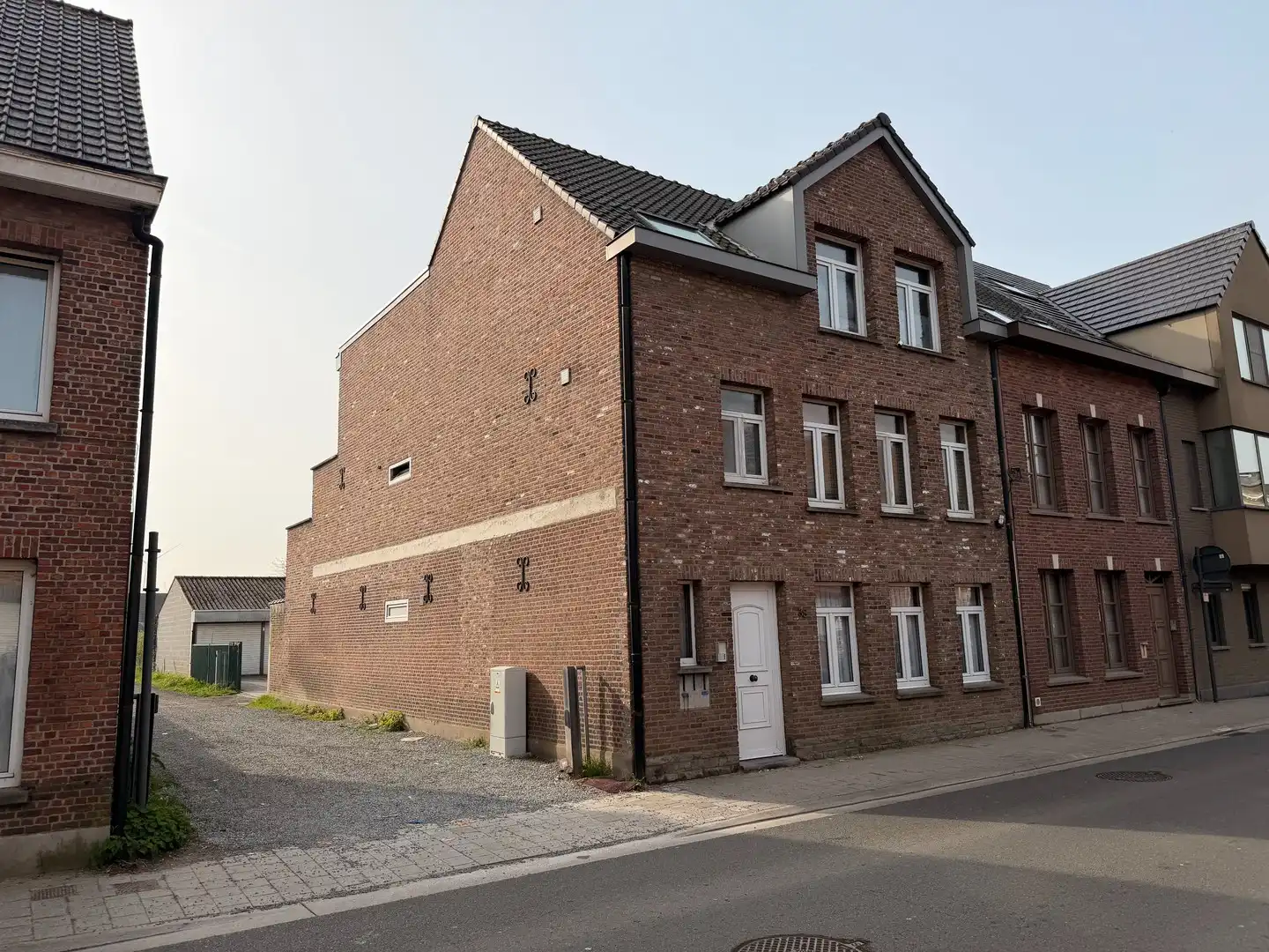 Gelijkvloers appartement met autostaanplaats te Haasdonk foto 2