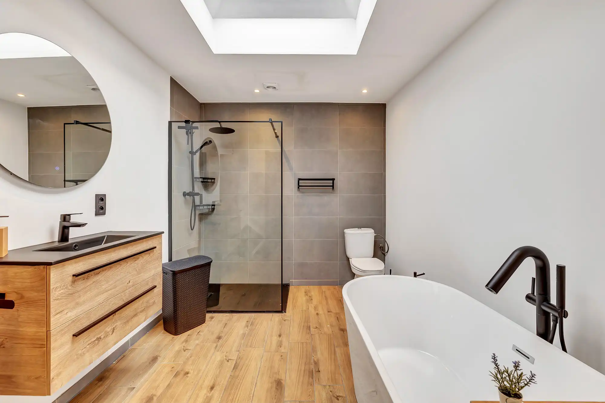 Instapklare woning met ruime garage foto 7