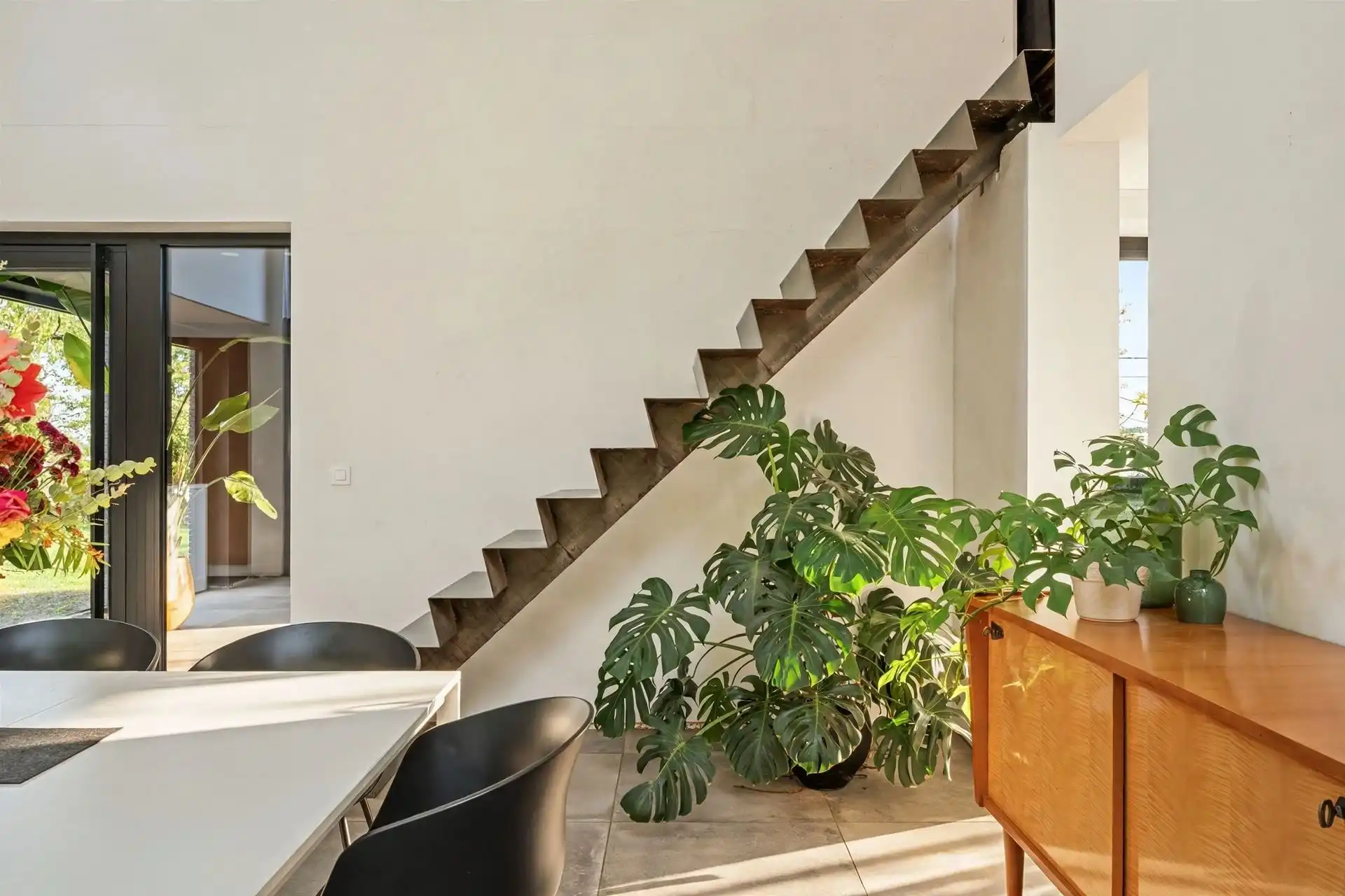 Ruime moderne villa met 6 slpk & prachtige tuin op 2200M2 foto 10