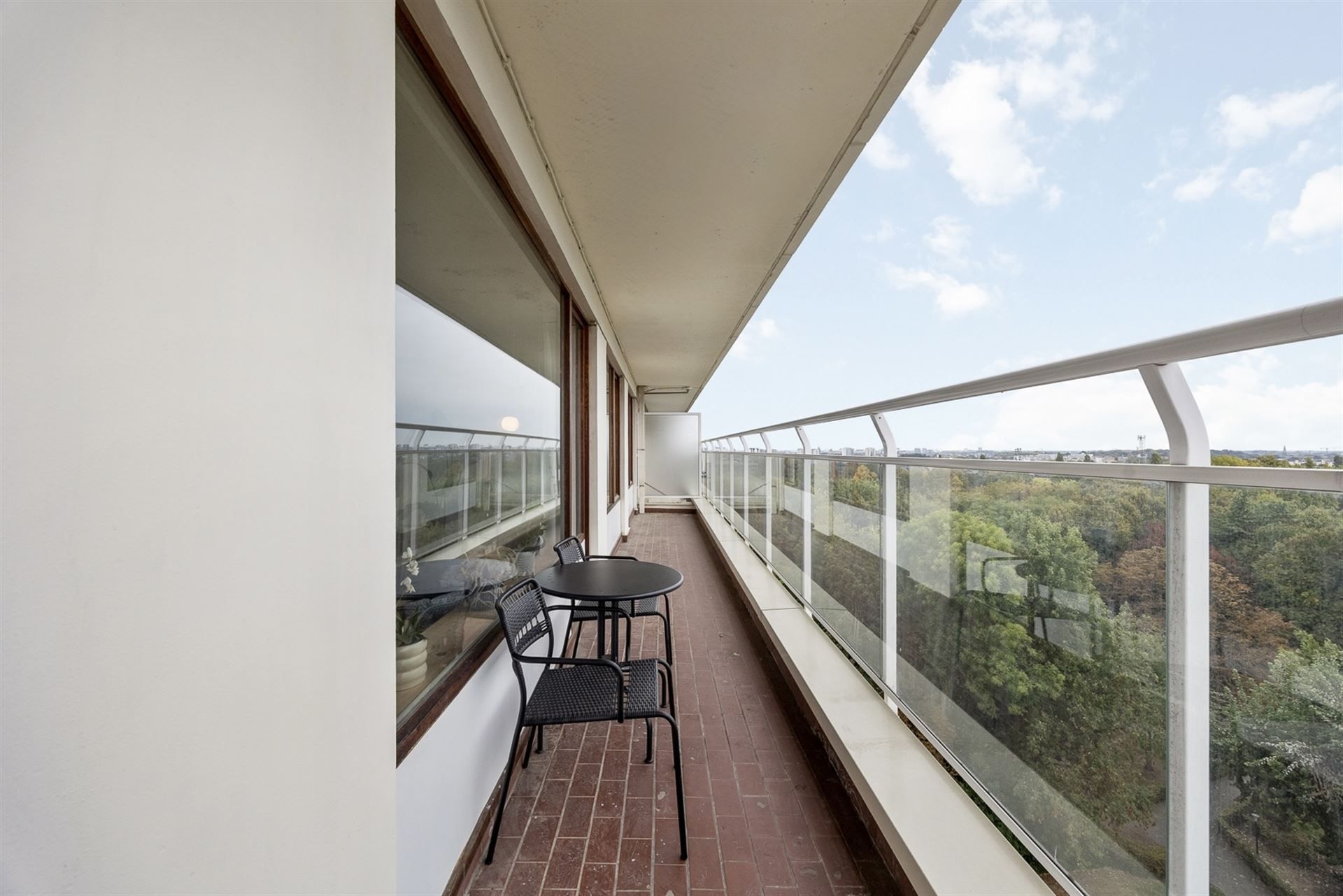 Lichtrijk Appartement met Panoramisch Uitzicht op Antwerpen foto 12