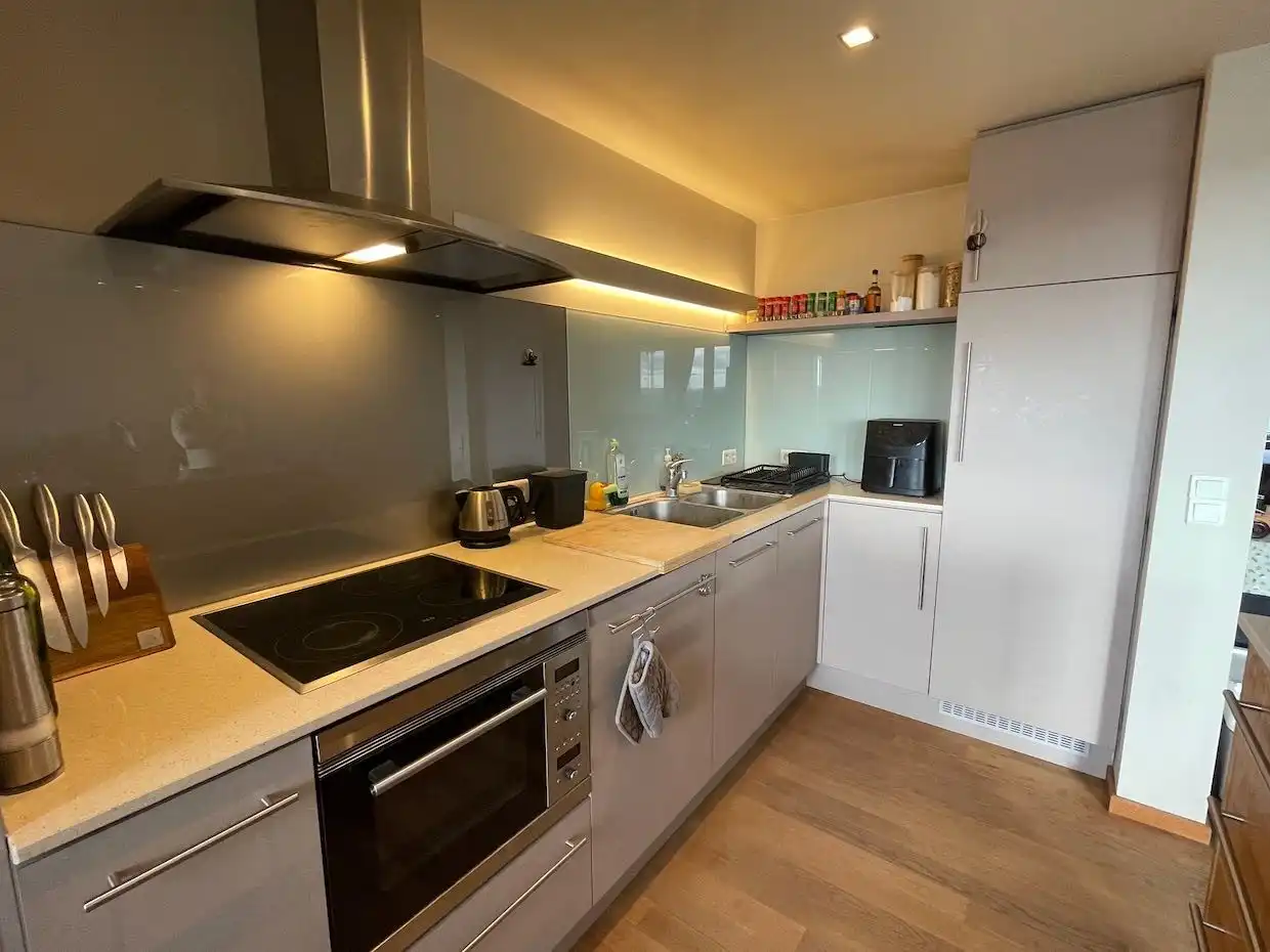 Gezellig en instapklaar appartement met loftgevoel, garagebox en prachtig uitzicht foto 6