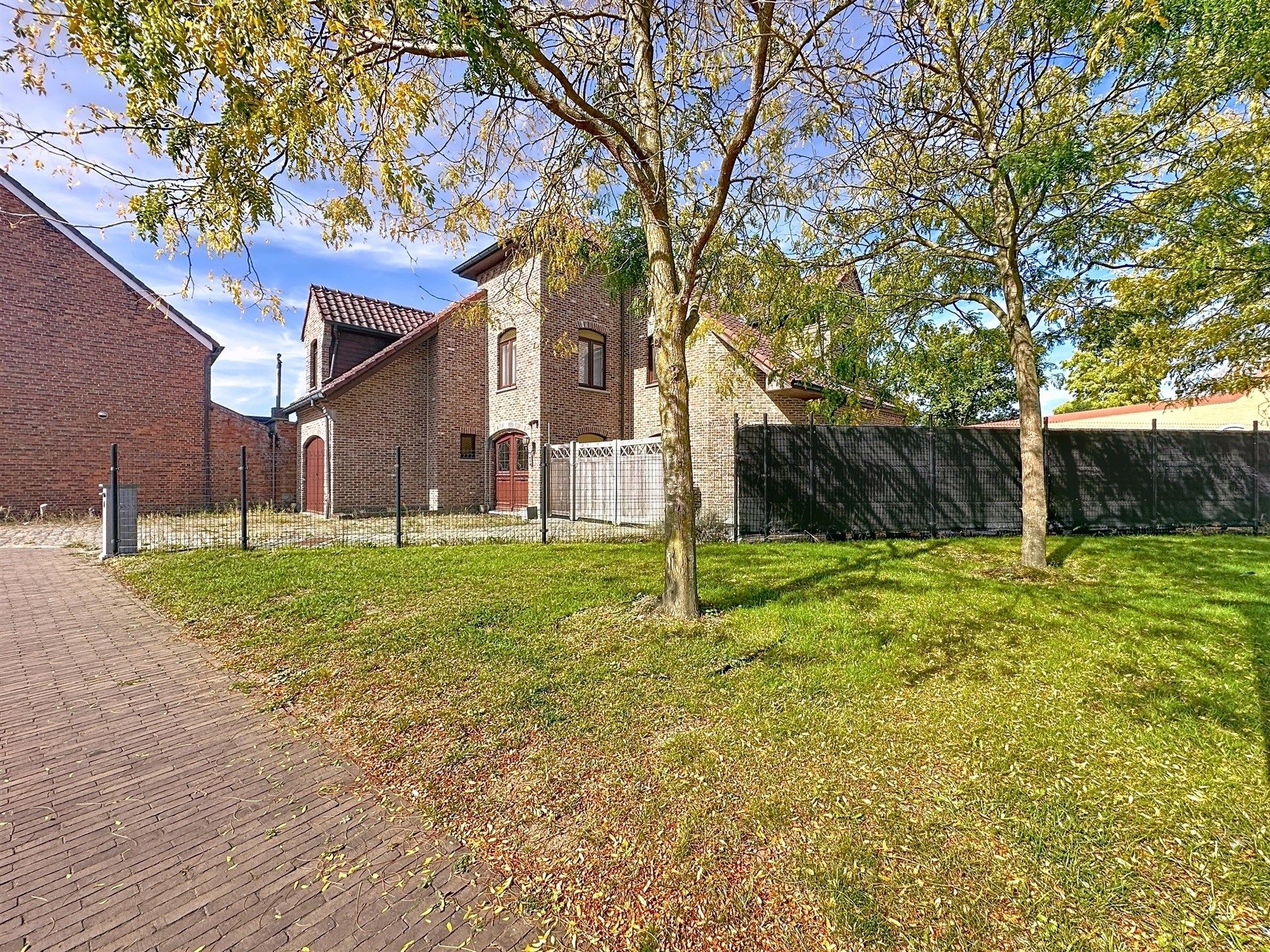 Prachtige open bebouwing met 4 slaapkamers en garage foto 25