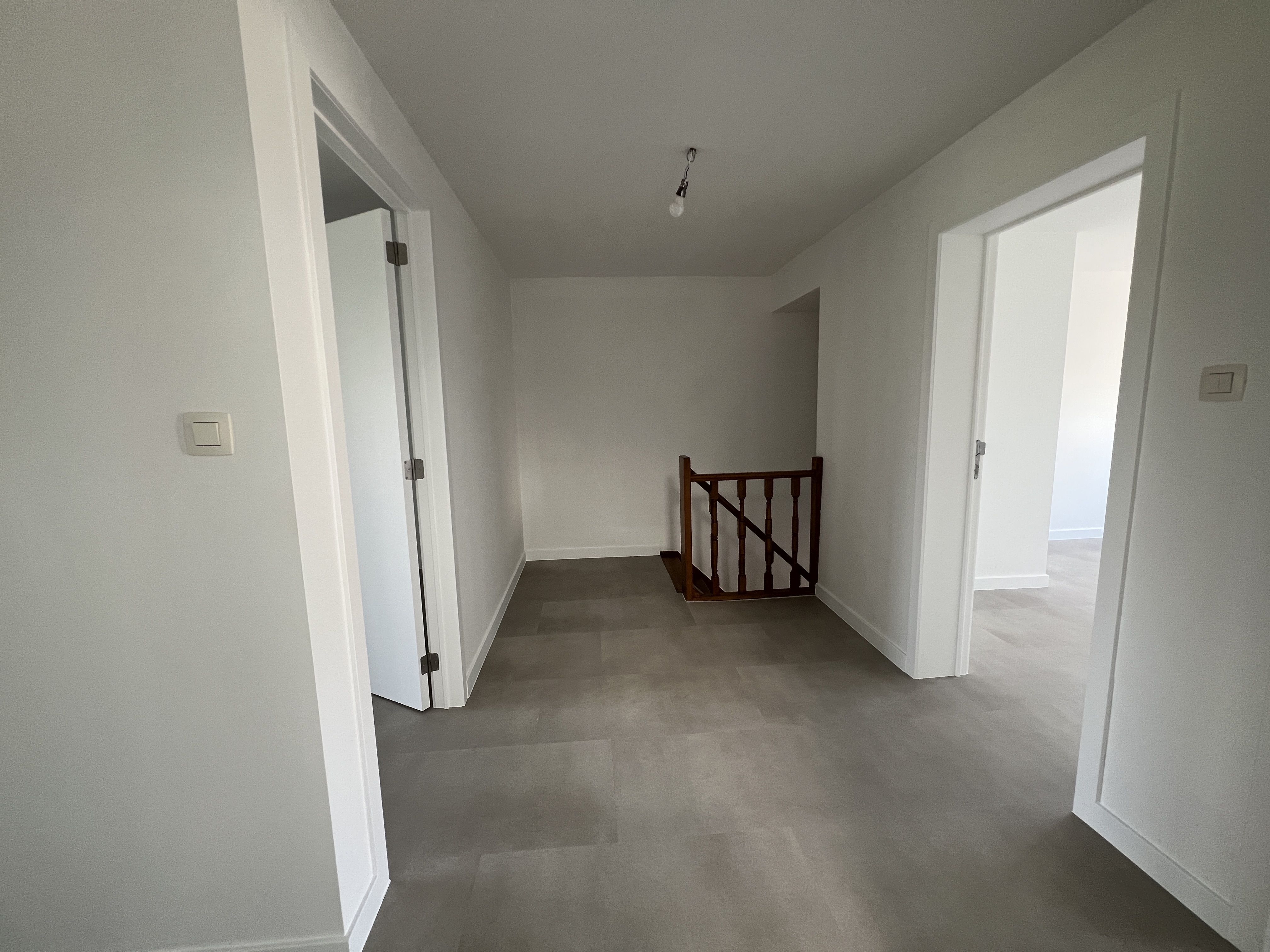 Volledig gerenoveerde energiezuinige driegevelwoning met 4 slaapkamers en tuin. foto 18