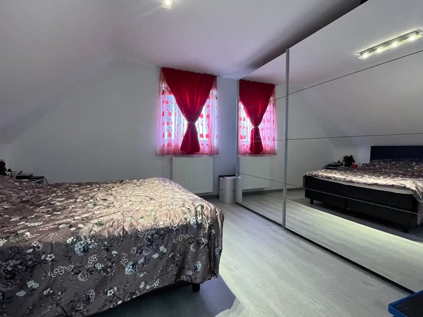 Recente woning te koop in Oostrozebeke met EPC A, 3 slaapkamers, veel parkeergelegenheid op een TOP ligging foto 9