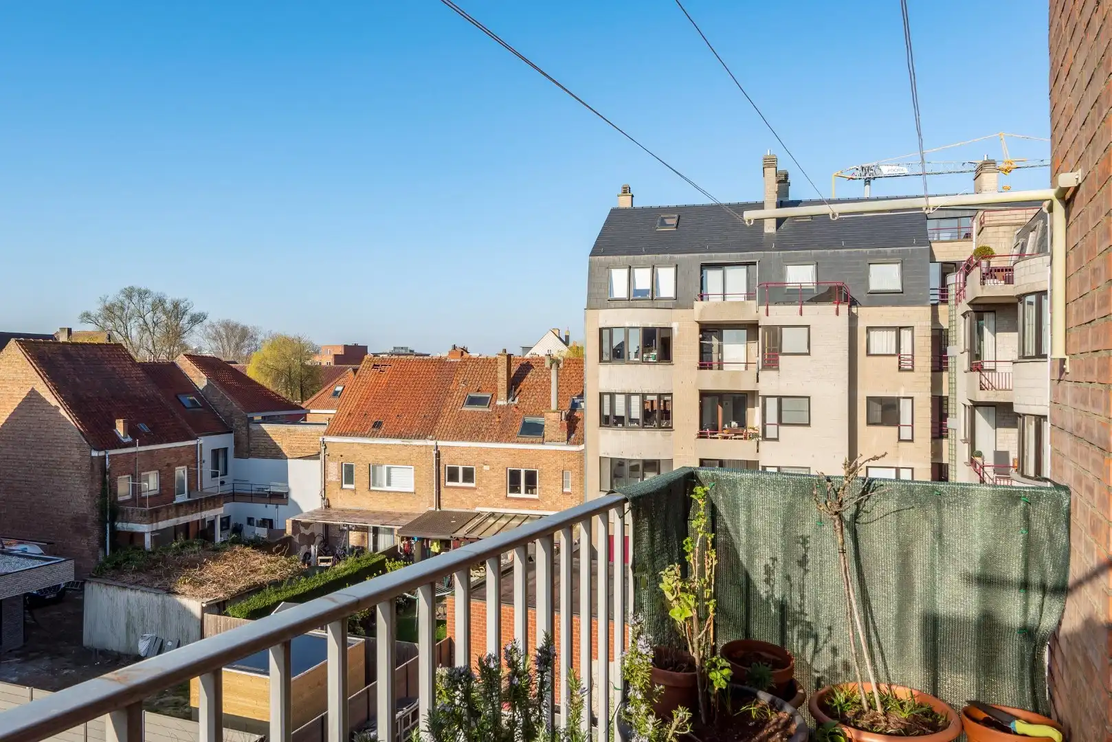 Verzorgd 2-slaapkamerappartement nabij de invalswegen! foto 13