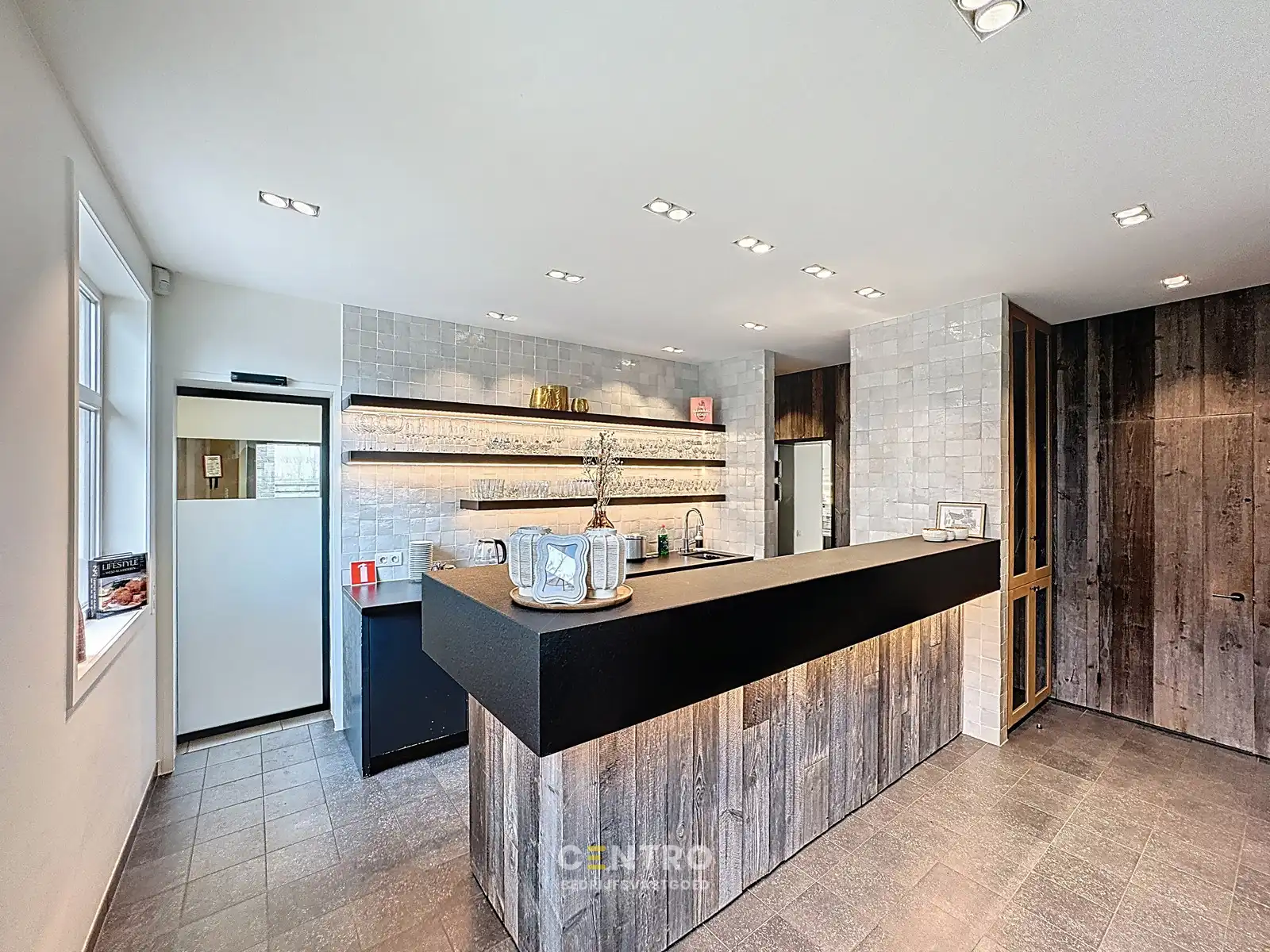 Volledig ingericht restaurant met woonst op CHARMANTE ligging te Oostende! foto 6