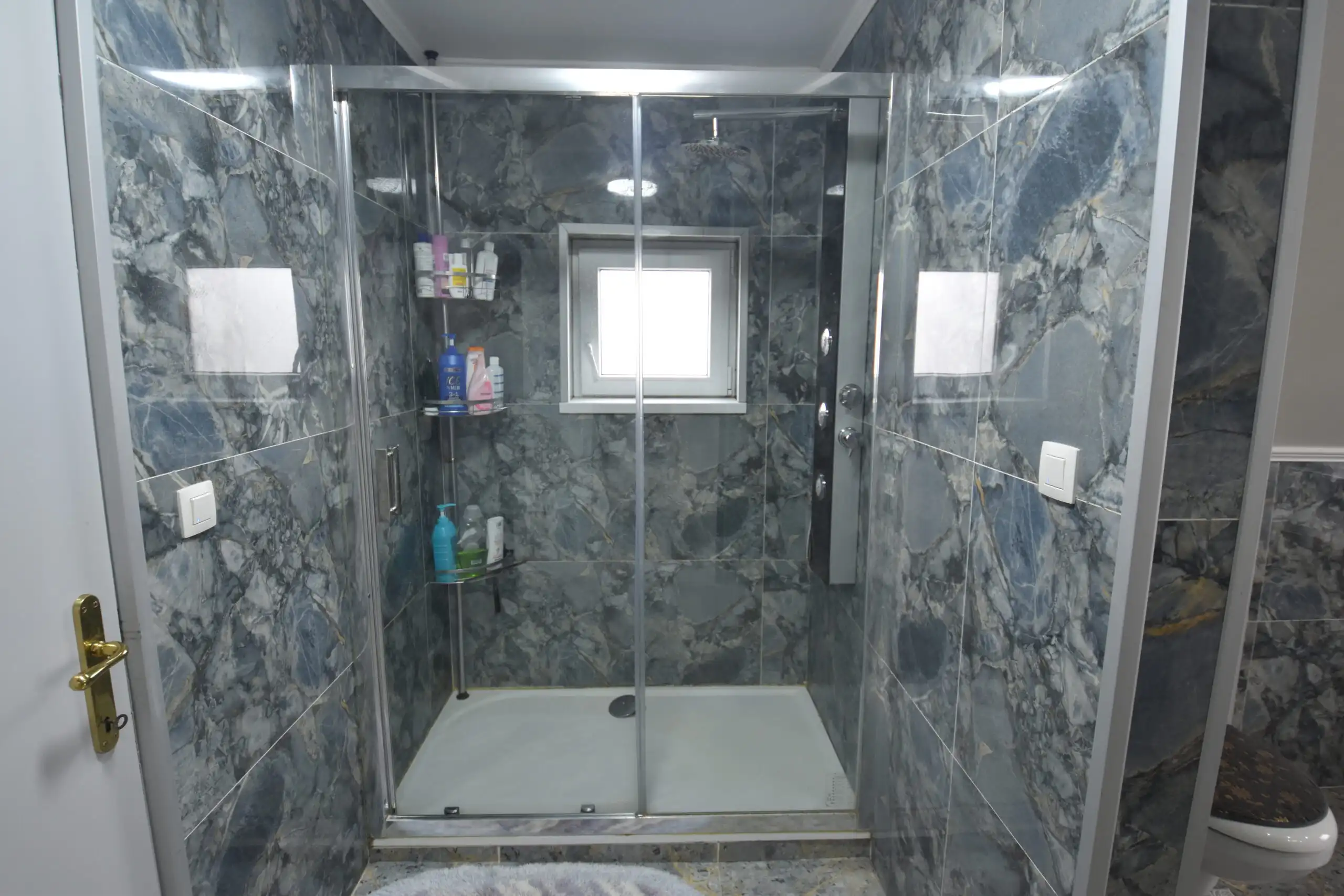 Gezellige woning met garage, veranda en 4 slaapkamers in Nieuwkerken foto 22