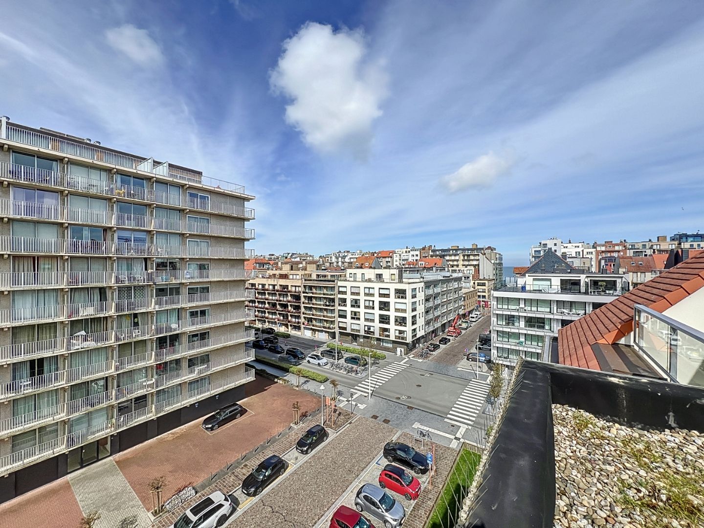 Centraal gelegen duplex-appartement met twee slaapkamers te Nieuwpoort foto 3