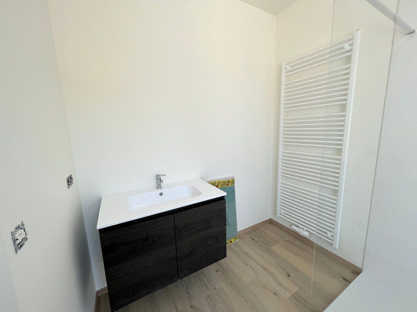 GERENOVEERDE STADSWONING IN CENTRUM IEPER MET 3 SLPKS EN ZONNIG TERRAS foto 10