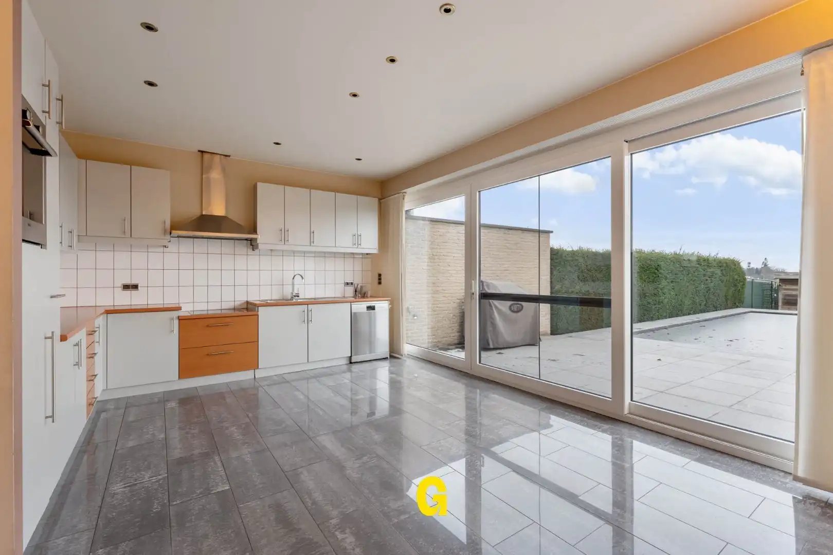 Knappe halfopen woning met zuidwest gerichte tuin met zwembad, rustig gelegen te Kleine Spouwen foto 12