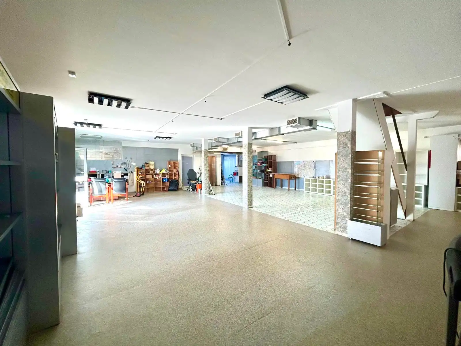 Praktisch magazijn op een uitstekend bereikbare locatie foto 8