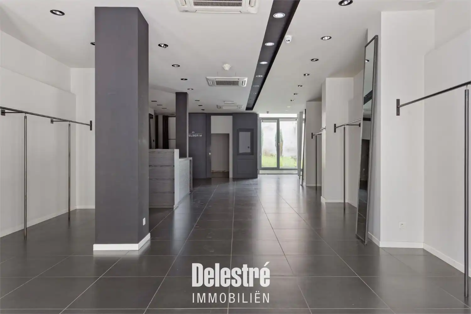 MODERN INSTAPKLAAR COMMERCIEEL GELIJKVLOERS BEVERSTRAAT foto 6