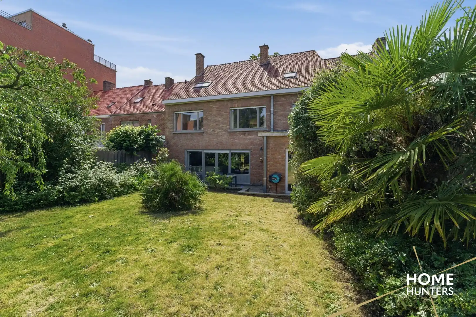 Statige stadswoning met uitzonderlijke volumes, garage en prachtige tuin in hartje Ieper foto 36