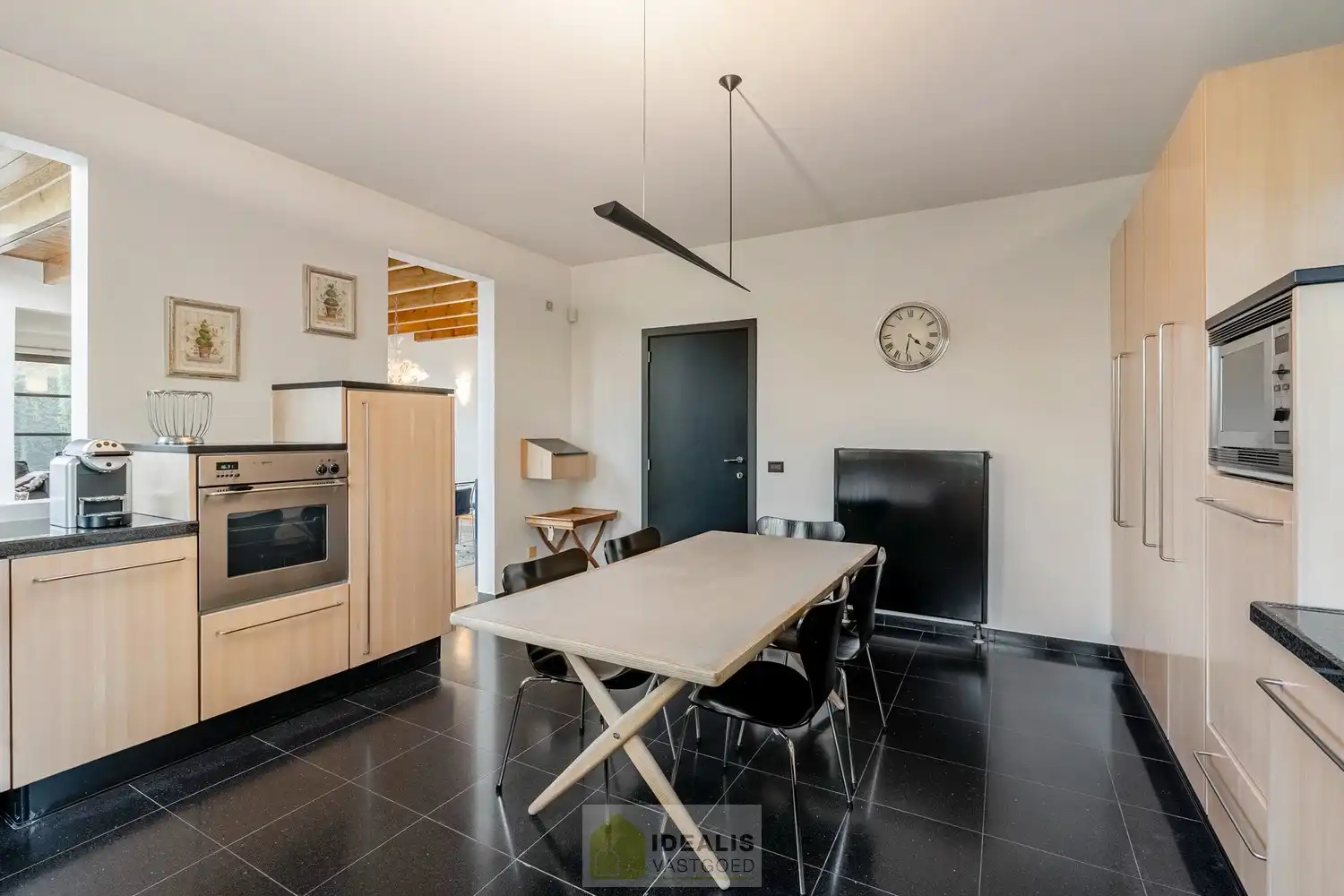 EXTRA RUIME VILLA MET EEN PRACHTIG LICHTRIJKE LEEFRUIMTE, RUIME KEUKEN, 4 SLAAPKAMERS, 2 BADKAMERS EN EEN RUIM PRAKTIJK/KANTOORGEDEELTE OP EEN RIANT EN CENTRAAL PERCEEL VAN MAAR LIEFST 16A 27CA OP EEN GUNSTIGE LOCATIE NABIJ HET CENTRUM VAN ACHEL! foto 24