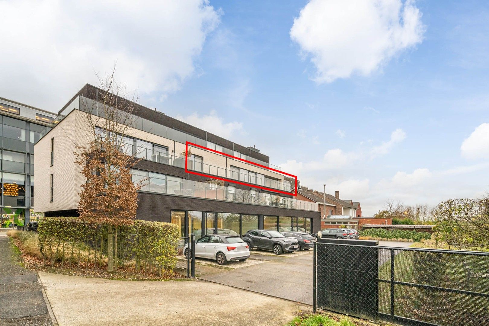 Modern appartement met ruim terras, groen uitzicht en garage. foto 22