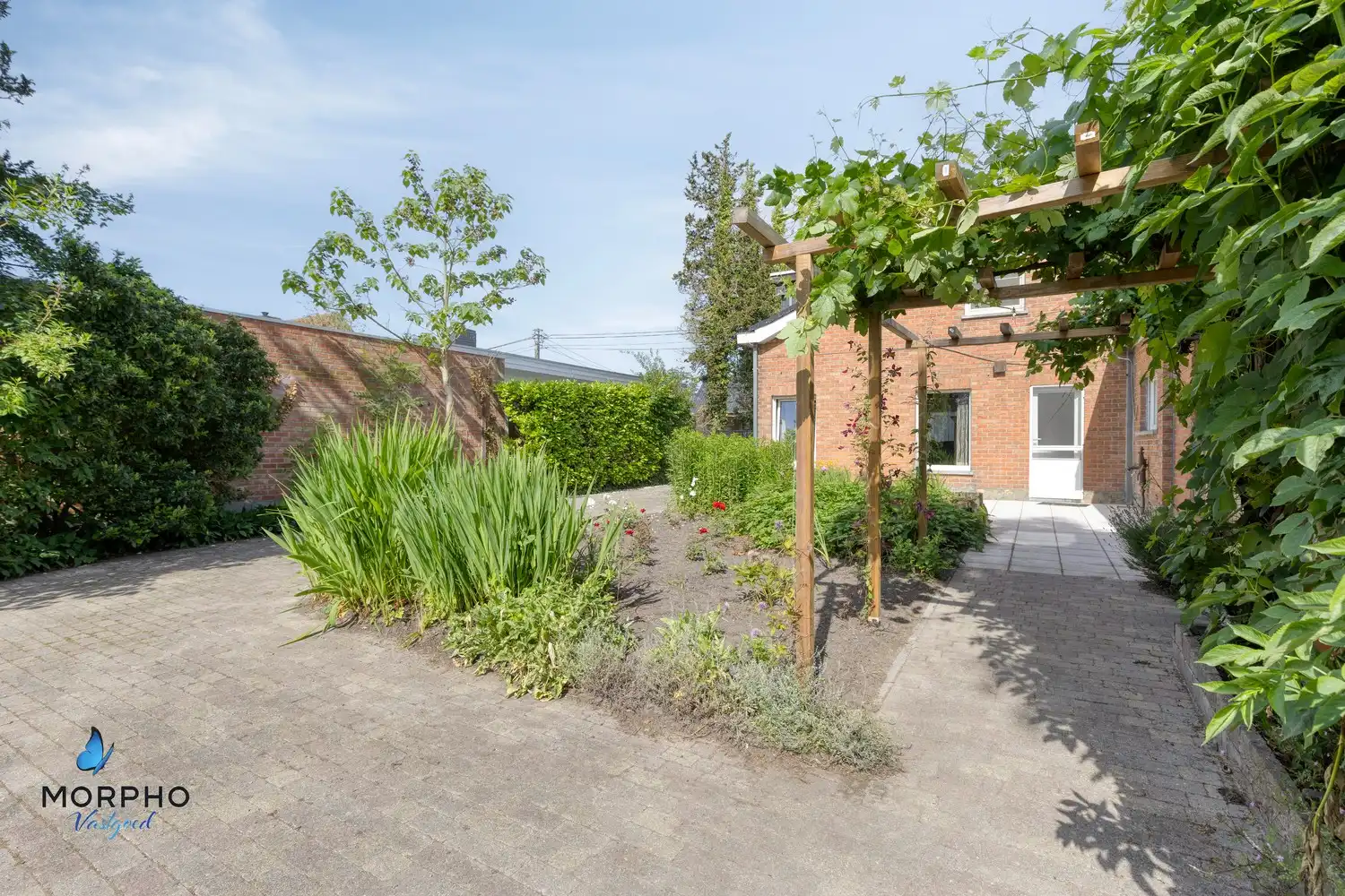 Ruime gezinswoning met 4 slaapkamers, garage en riante, pittoreske tuin foto 27