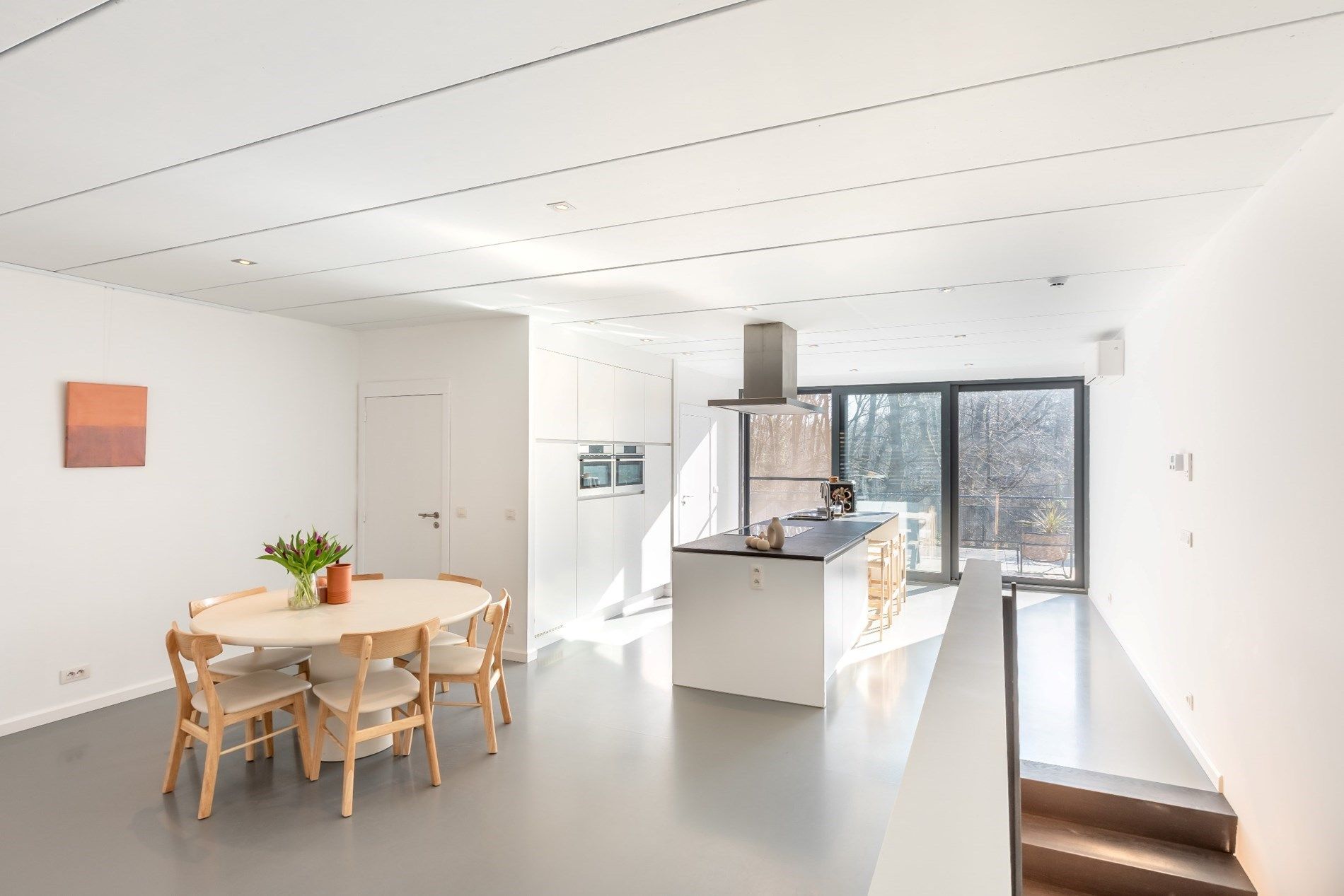 Architecturale woning in bosrijke omgeving. foto 5