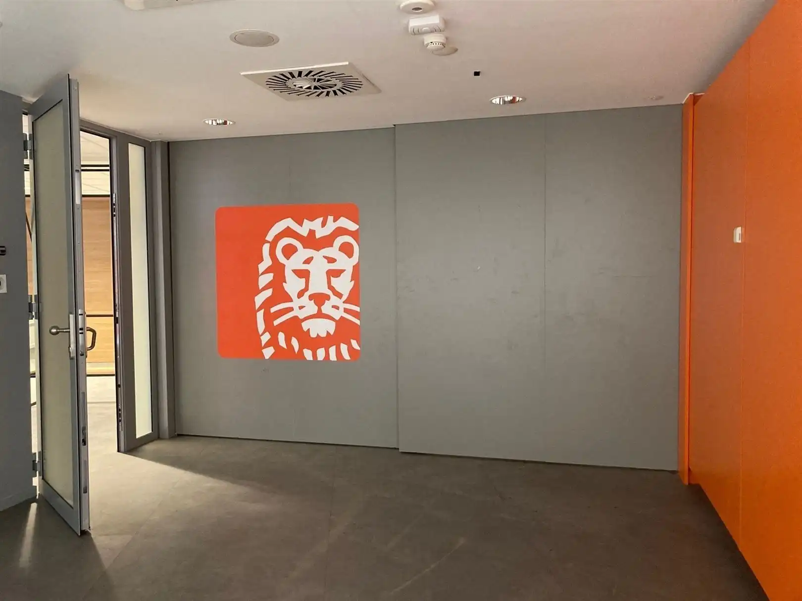 (Para)Medisch/Diensten/Kantoor/Coffee corner op een commerciële hoek in Antwerpen-Zuid foto 13