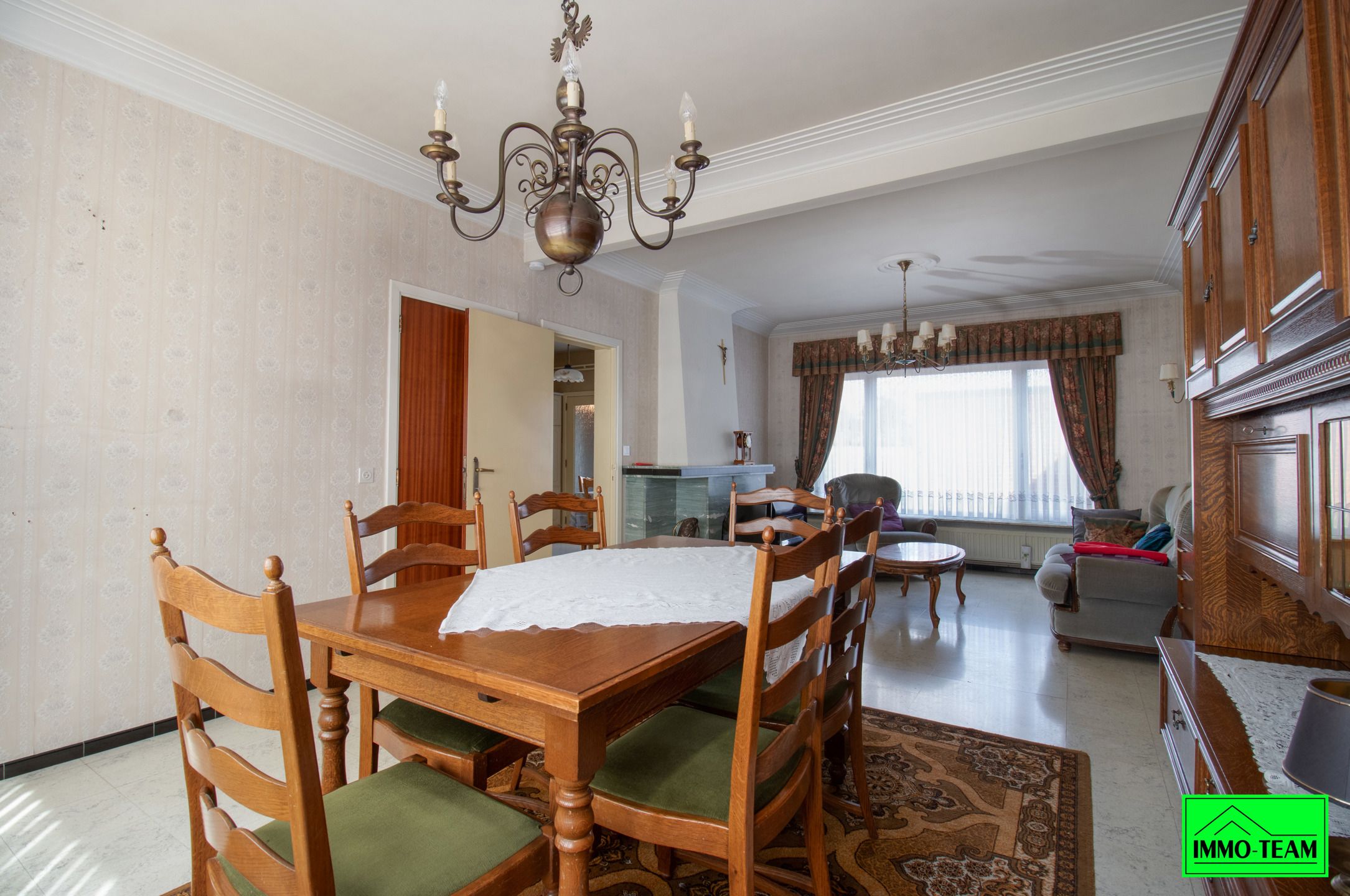 Solide op te frissen 2-gevelwoning met 4 slaapkamers foto 2