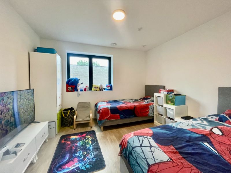INSTAPKLARE HALFOPEN BEBOUWING MET VIER SLAAPKAMERS TE HUUR IN WONDELGEM foto 10