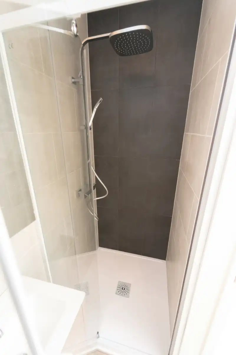 Gerenoveerde lichtrijke hoekwoning aan het water foto 12