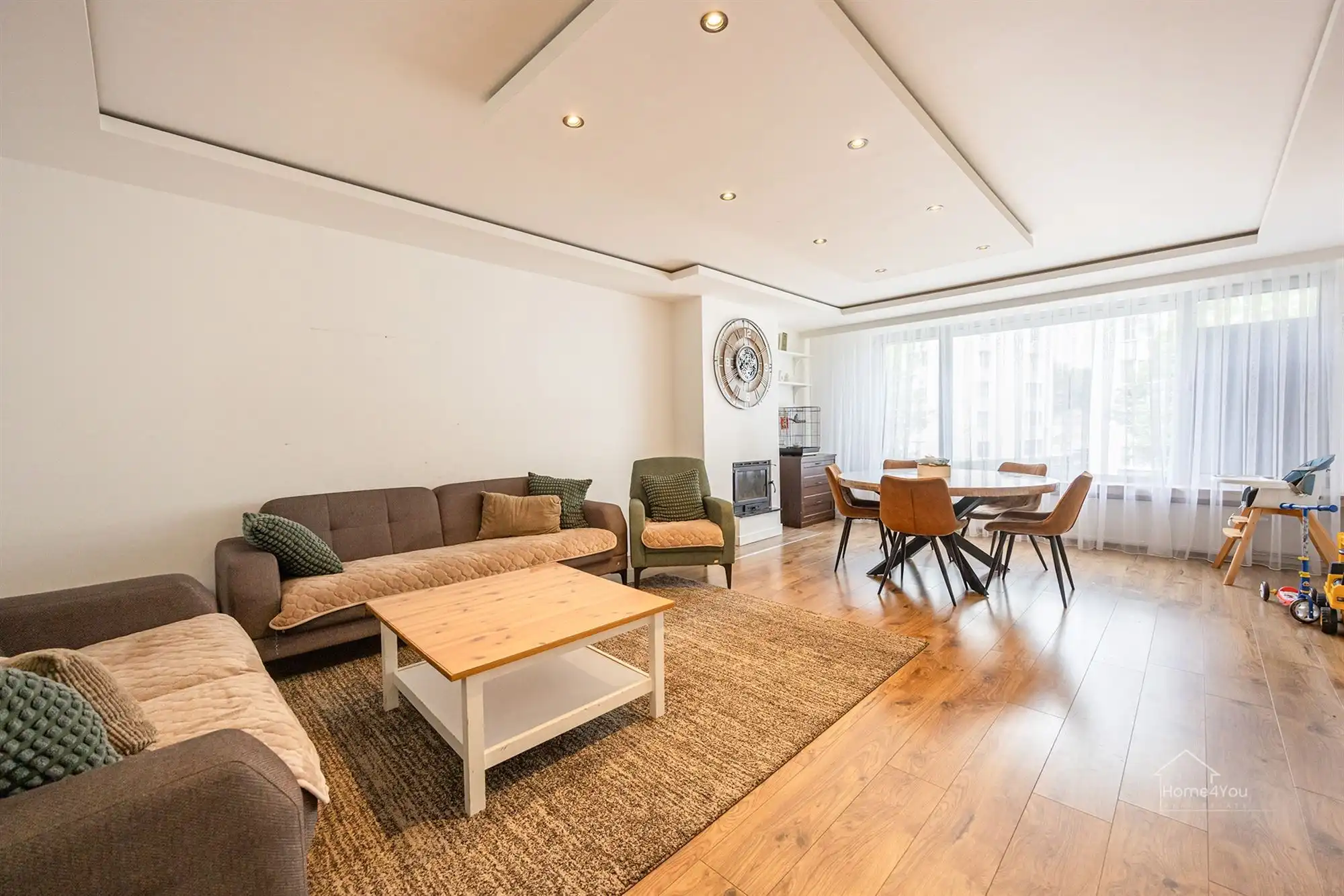 Instapklaar appartement met 3 slpk, terras en garagebox! foto 2