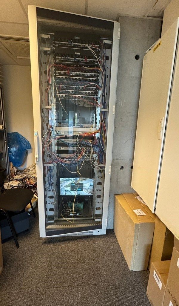 Ingedeelde kantoorruimte met visibiliteit te huur in Sint-Martens-Latem foto 15