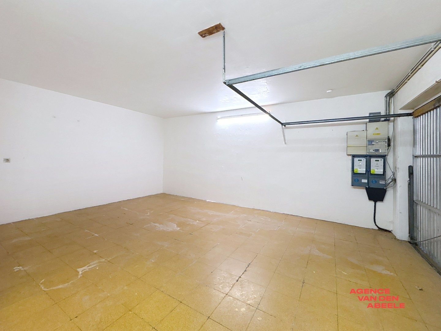 Gelijkvloers appartement met 2 slaapkamers, ruime garage en tuin foto 16