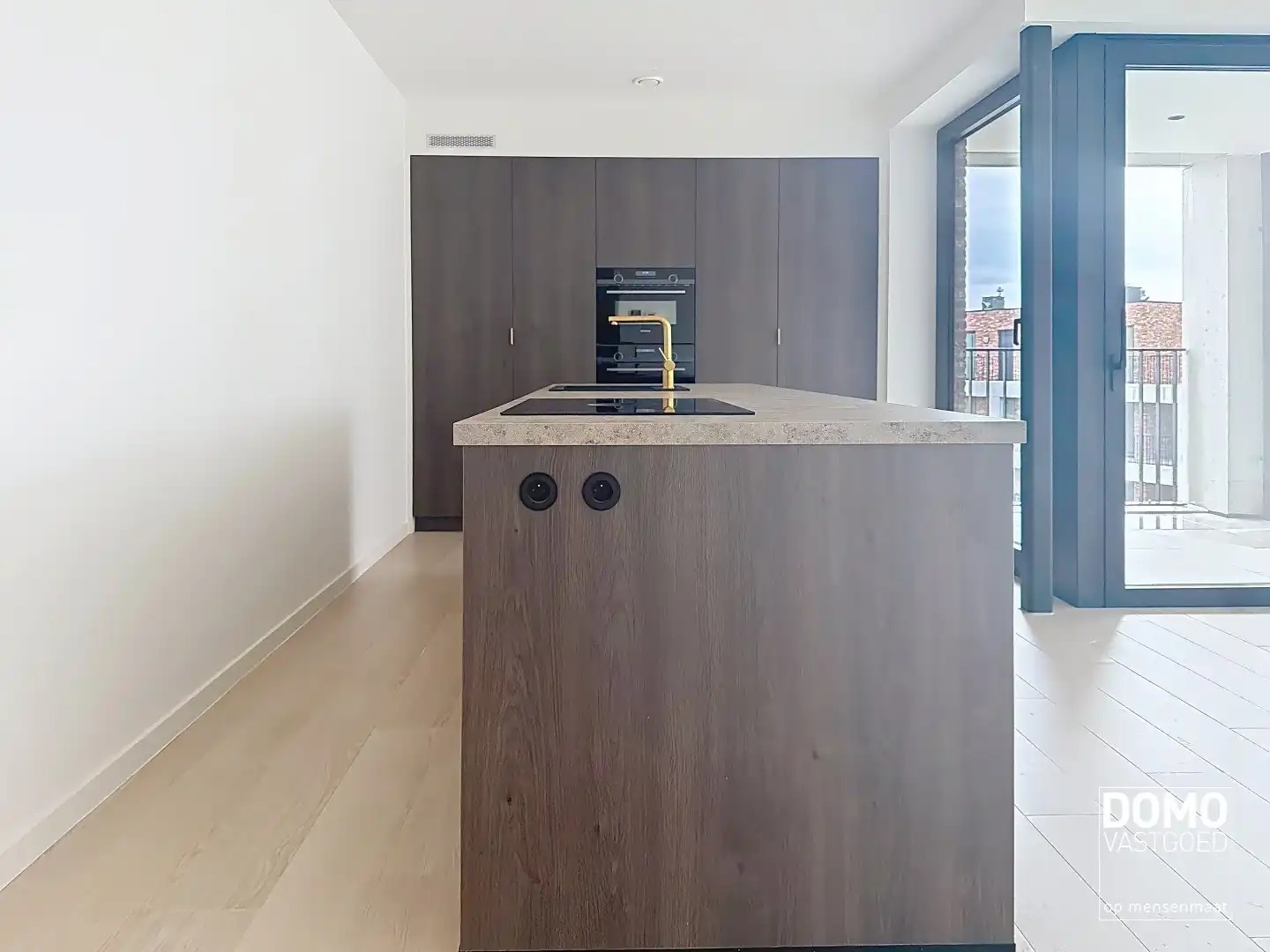 RUIM APPARTEMENT MET PRACHTIG TERRAS, LIFT EN GARAGEBOX IN CENTRUM KERMT foto 4