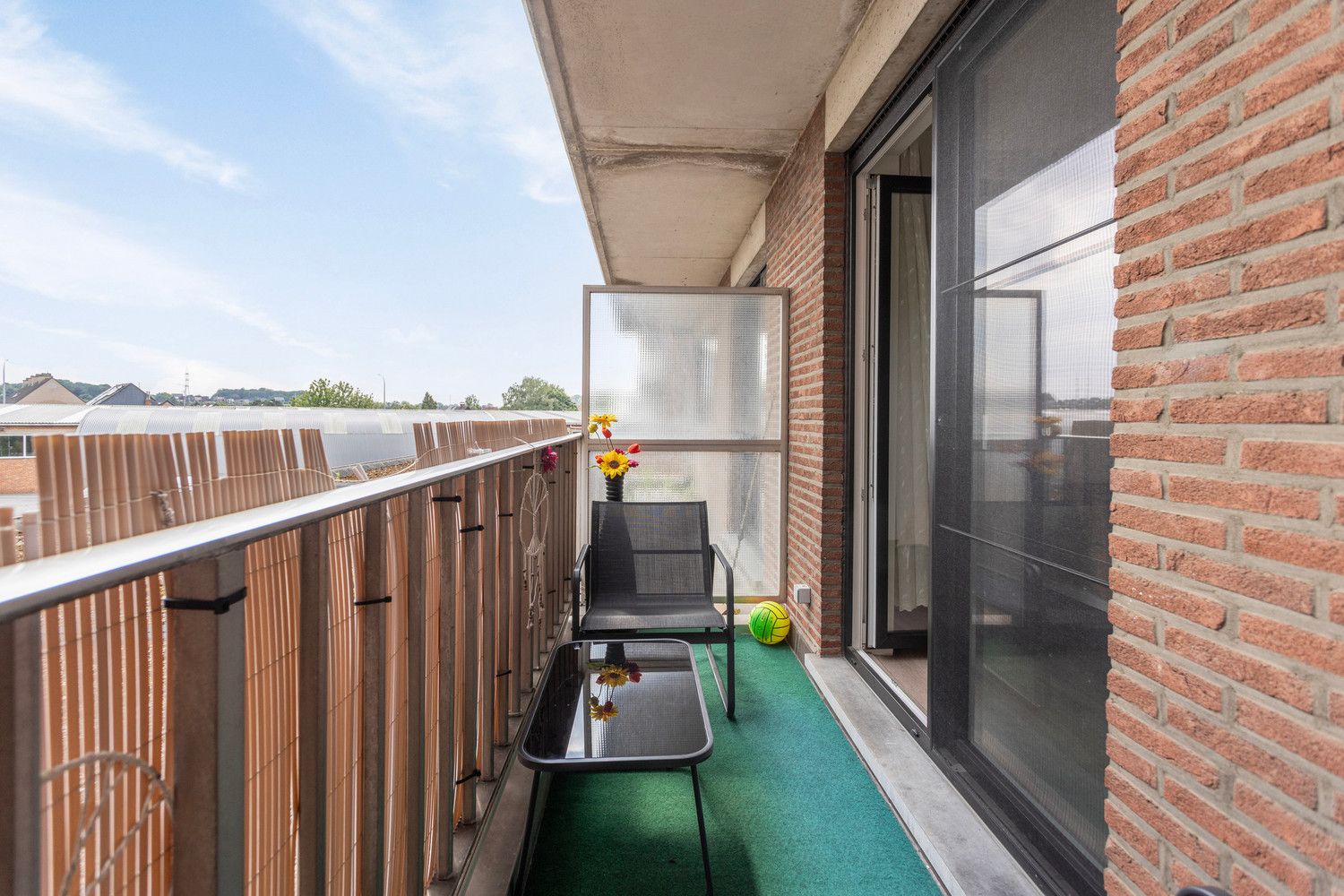 IN 2023 VERNIEUWD APPARTEMENT MET 2 SLPKS, TERRAS EN AUTOSTAANPLAATS TE DIEST! foto 14