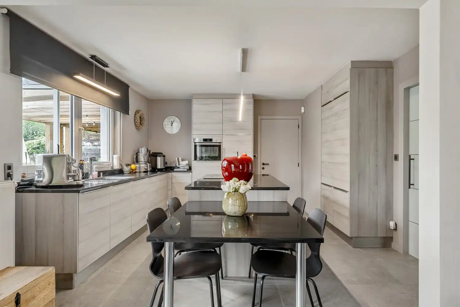Instapklare woning met drie slaapkamers en zuidwest georiënteerde tuin! foto 8