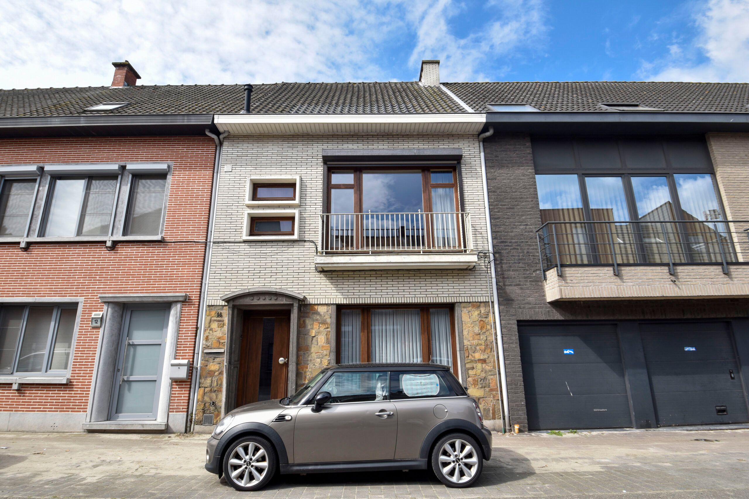 Woning met 3 slaapkamers en tuin in Sint-Niklaas foto {{pictureIndex}}