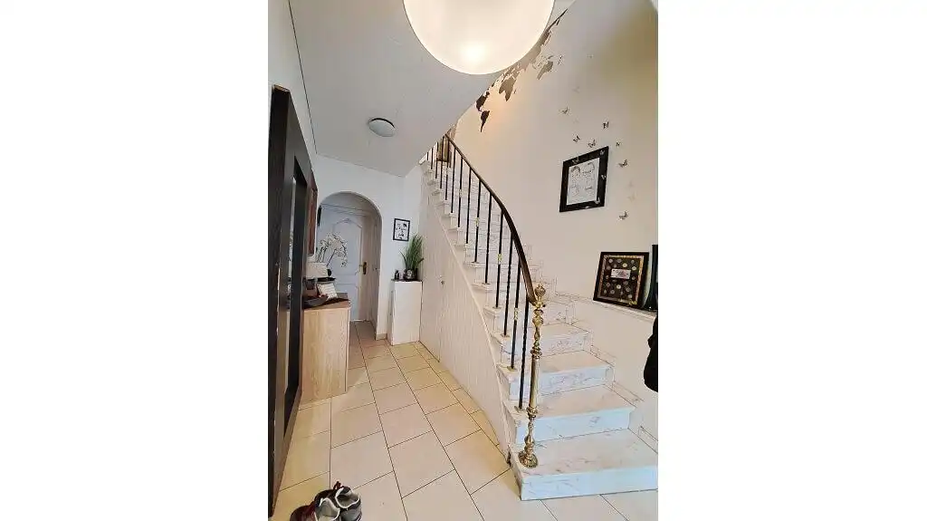 Ruime woning met garage te koop in Assebroek Brugge foto 2