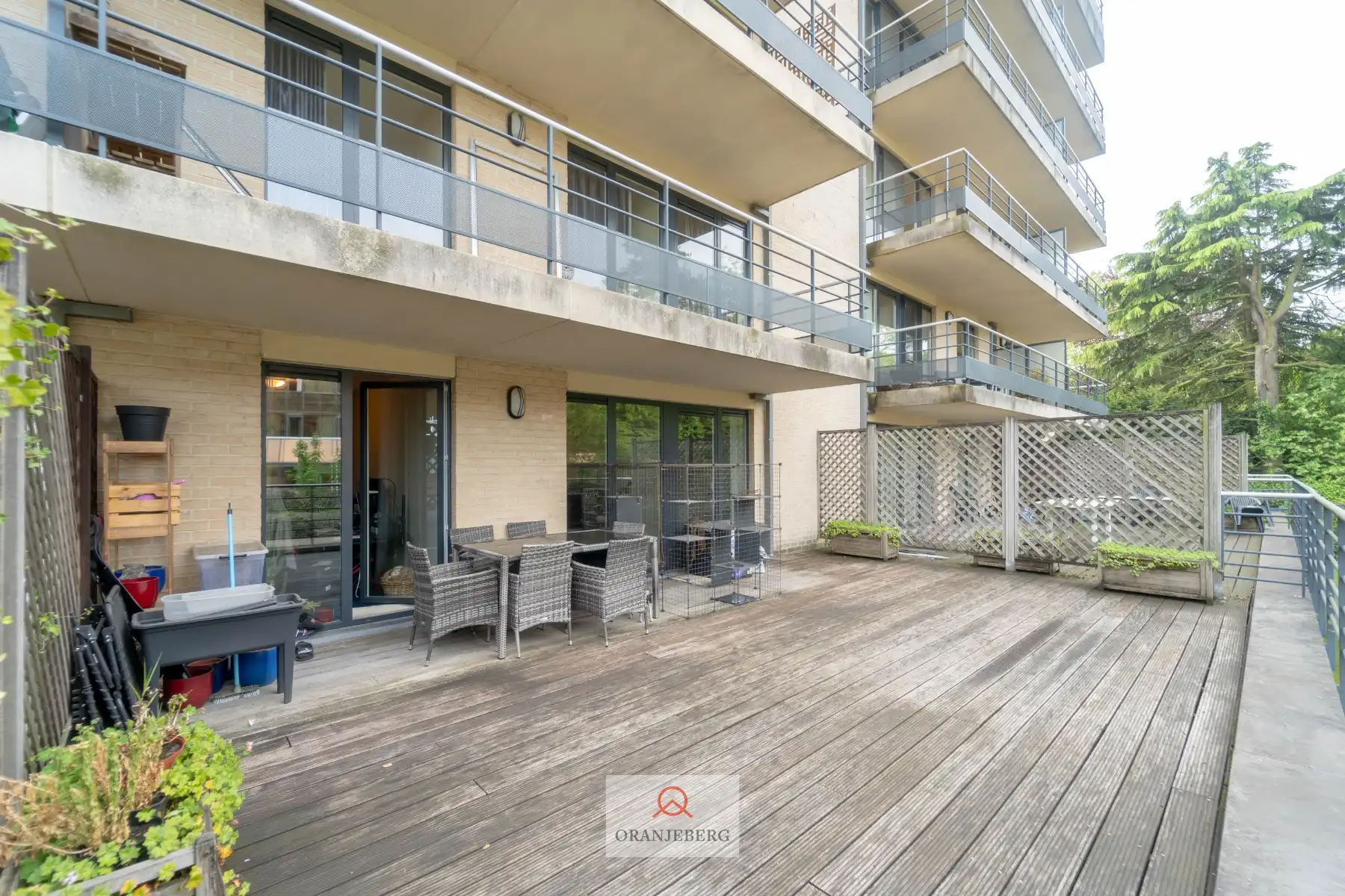 Gelijkvloers 3 slpk appartement met groot terras vlakbij Station foto 22