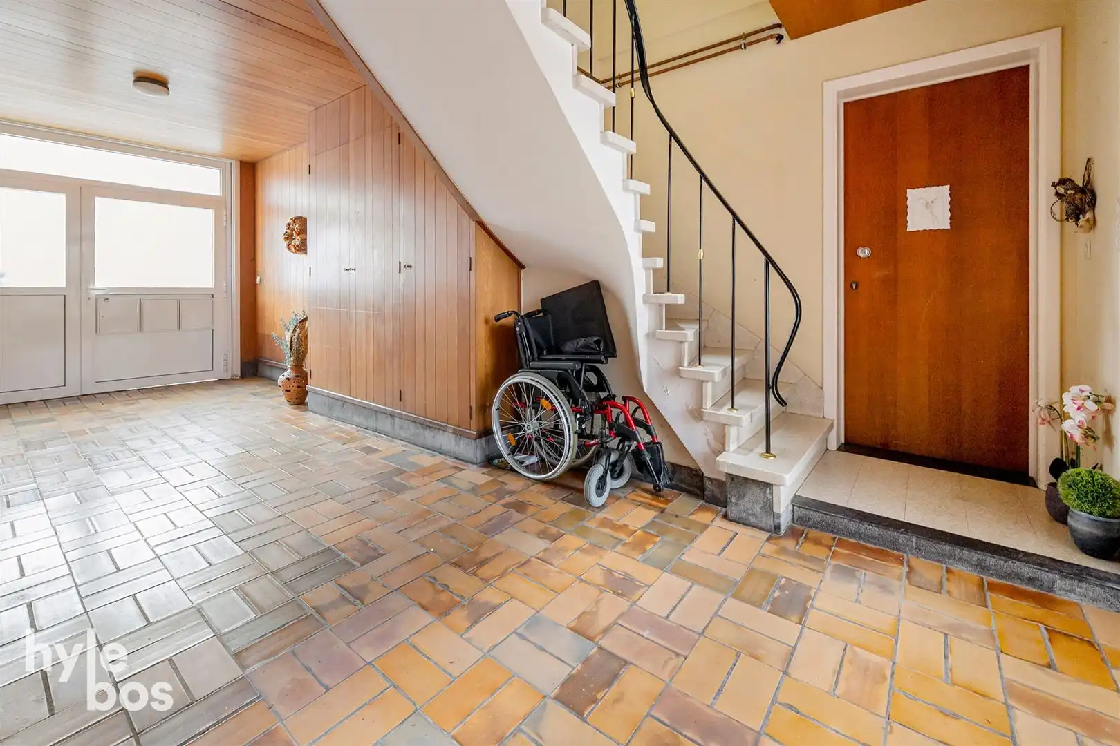 Opbrengsteigendom van 3 appartementen + 3 garages foto 2