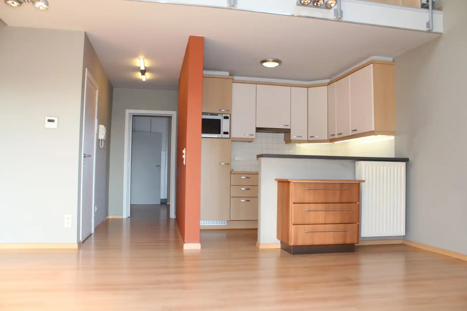 Lichtrijk duplex appartement in hartje Zonhoven (3slpk, 2badk, 2 parkings) foto 8