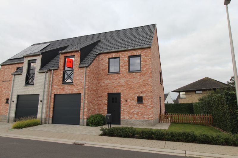 Prachtige nieuwbouwwoning in Handzame foto {{pictureIndex}}