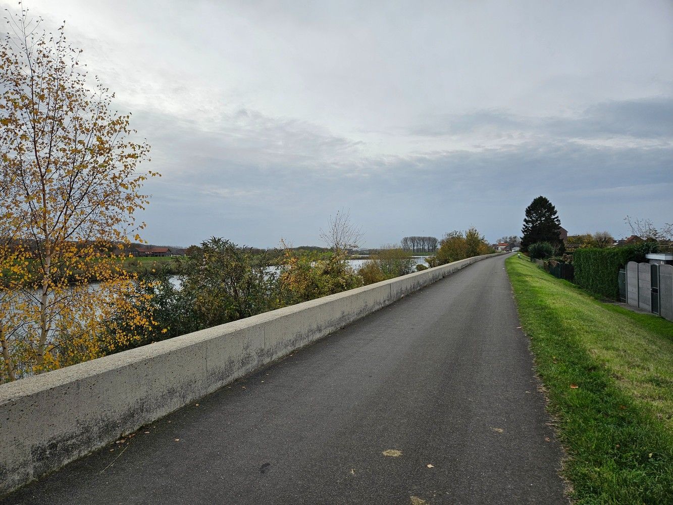 Gerenoveerd appartement met 3 slaapkamers, 2 terrassen en garage in Uikhoven aan de Maas! foto 21