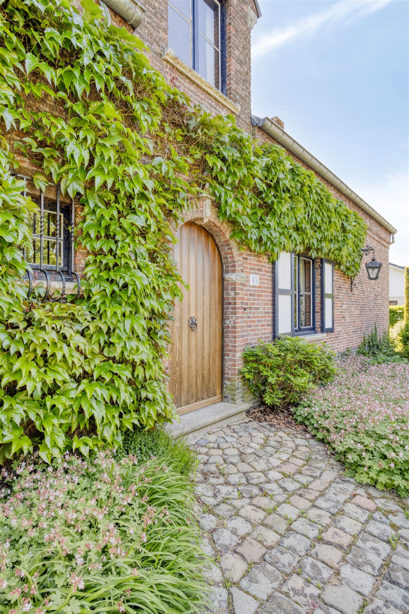 Klassieke, karaktervolle villa op toplocatie in Kontich foto 2